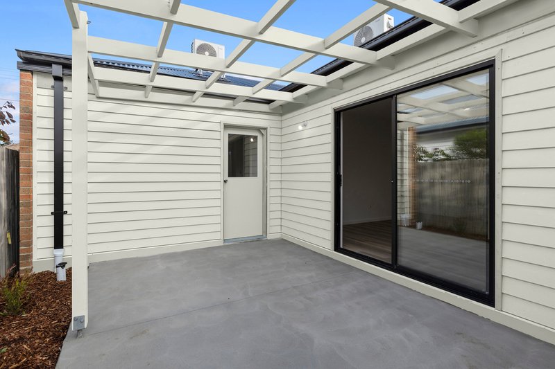 Photo - 18 Kalimna Street, Hamlyn Heights VIC 3215 - Image 6