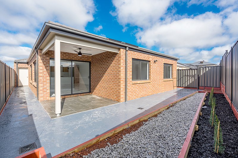 Photo - 18 Kangaroo Road, Craigieburn VIC 3064 - Image 17