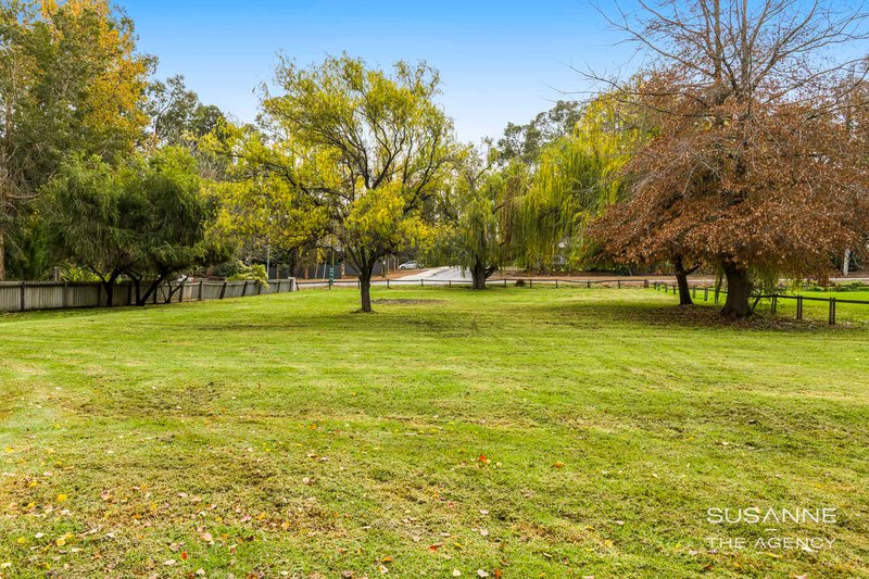 Photo - 18 Kaolunga Way, Lesmurdie WA 6076 - Image 32