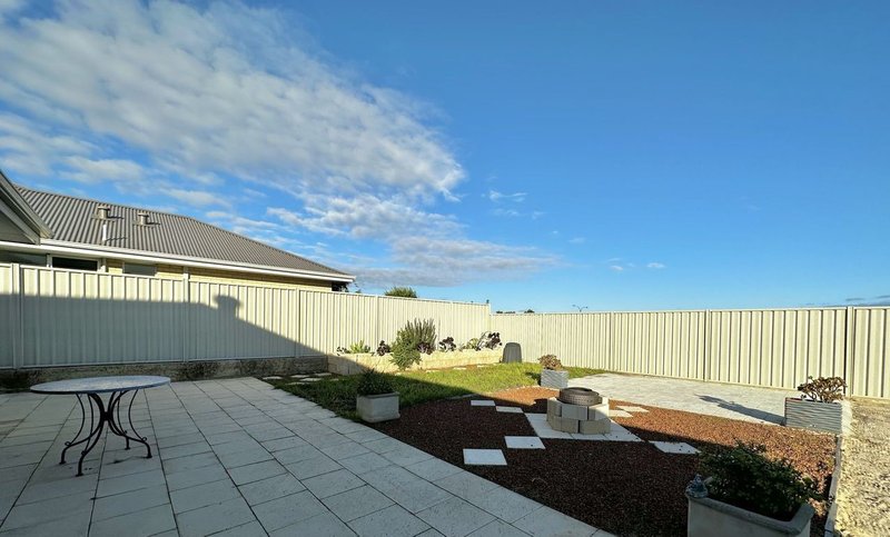 Photo - 18 Kardan Drive, Yanchep WA 6035 - Image 19