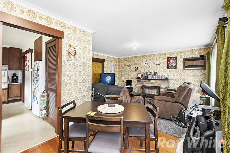 Photo - 18 Kardinian Avenue, Cheltenham VIC 3192 - Image 3