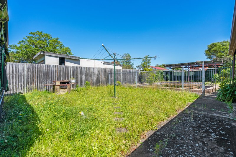 Photo - 18 Kawana Street, Bass Hill NSW 2197 - Image 4