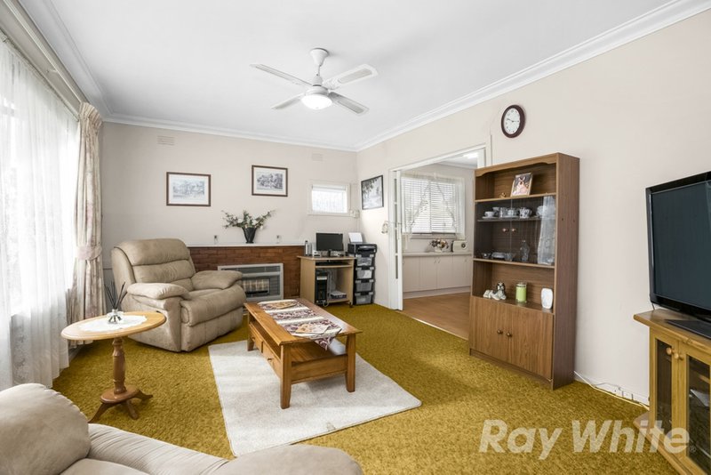 Photo - 18 Keets Court, Springvale VIC 3171 - Image 2