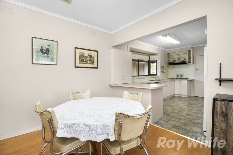 Photo - 18 Keets Court, Springvale VIC 3171 - Image 3