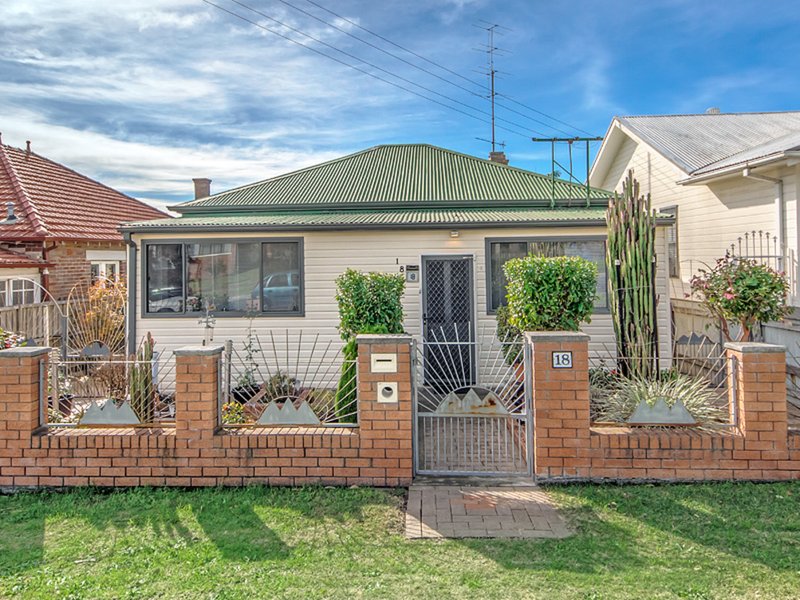 Photo - 18 Kembla Street, Port Kembla NSW 2505 - Image 2