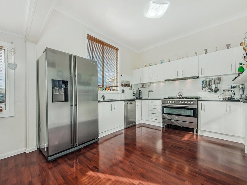 Photo - 18 Kembla Street, Port Kembla NSW 2505 - Image 5