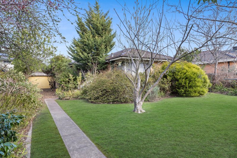 18 Kenilworth Crescent, Glen Waverley VIC 3150