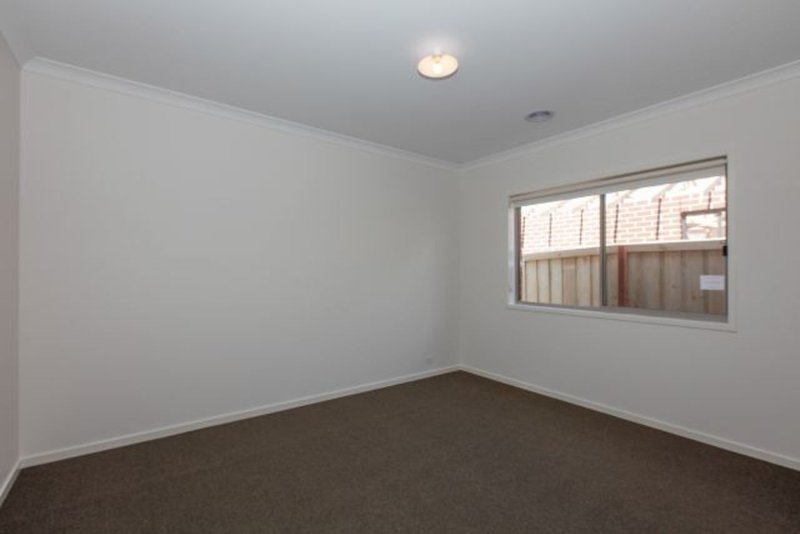 Photo - 18 Kenmare Approach, Wollert VIC 3750 - Image 6