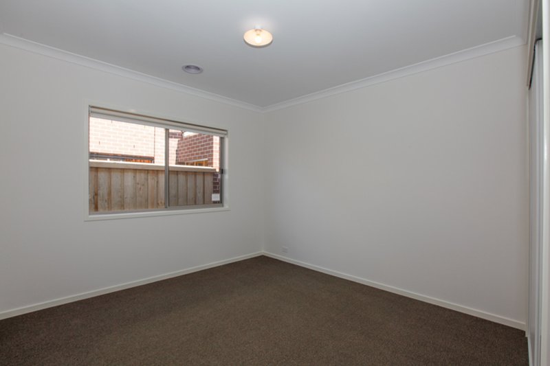 Photo - 18 Kenmare Approach, Wollert VIC 3750 - Image 7