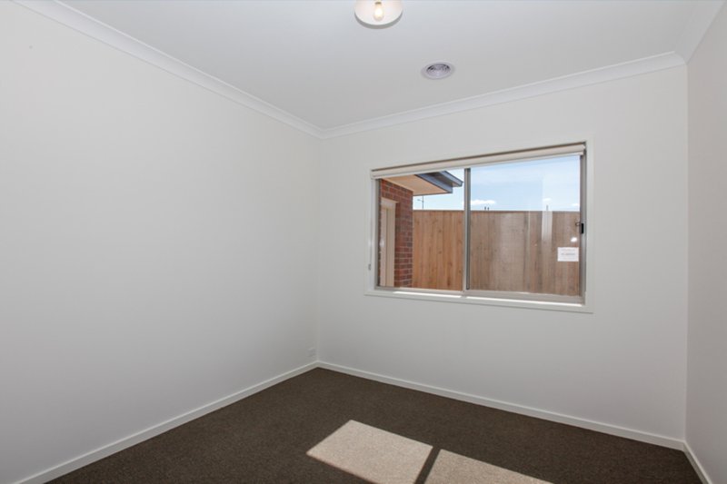 Photo - 18 Kenmare Approach, Wollert VIC 3750 - Image 8