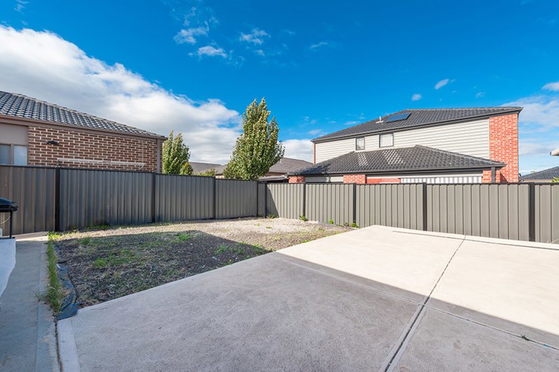 Photo - 18 Kensley Circuit, Craigieburn VIC 3064 - Image 7