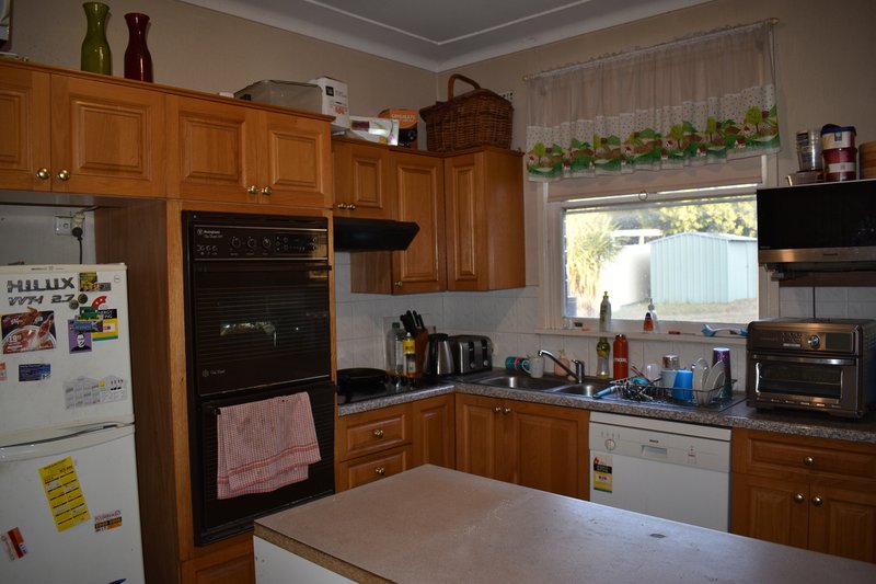 Photo - 18 Kerrie Crescent, Peakhurst NSW 2210 - Image 2