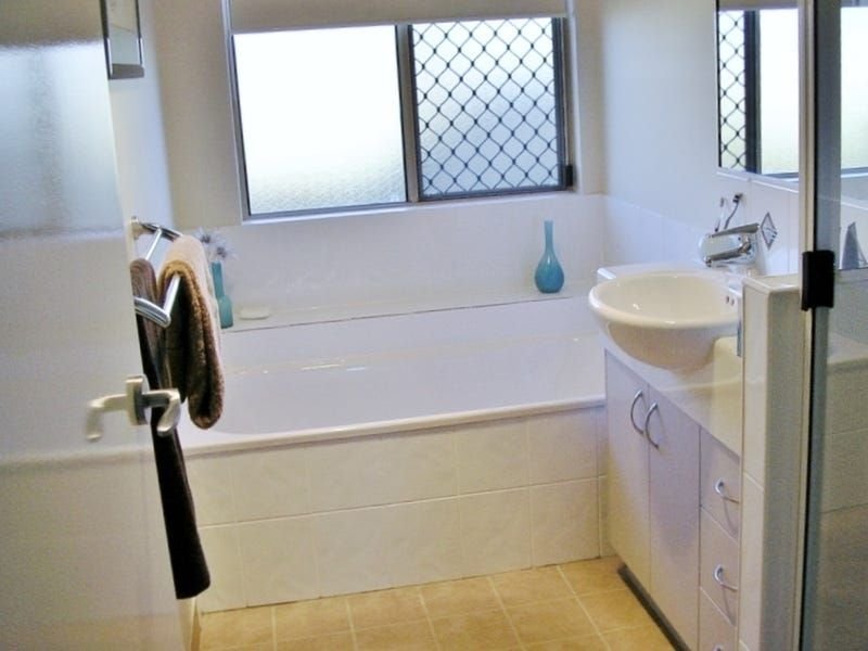 Photo - 18 Kierra Drive, Andergrove QLD 4740 - Image 8