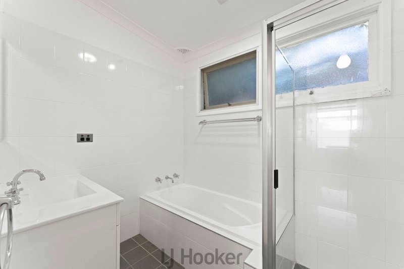 Photo - 18 Kilaben Road, Kilaben Bay NSW 2283 - Image 11