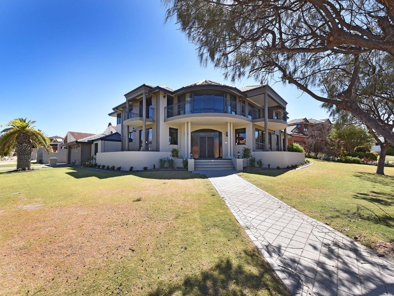 Photo - 18 Kinsale Drive, Mindarie WA 6030 - Image 2