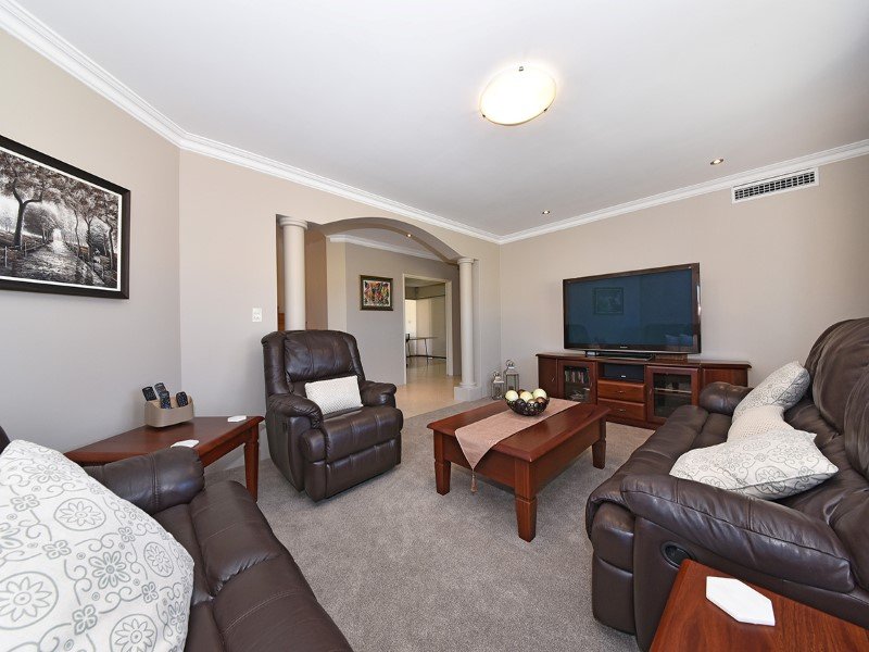 Photo - 18 Kinsale Drive, Mindarie WA 6030 - Image 6