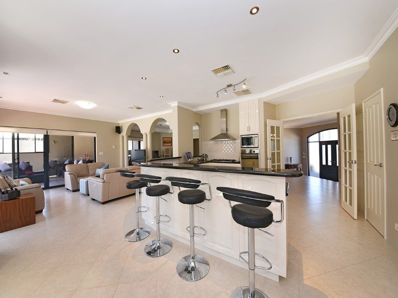 Photo - 18 Kinsale Drive, Mindarie WA 6030 - Image 8