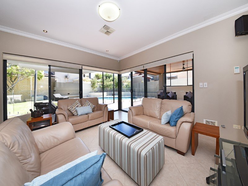 Photo - 18 Kinsale Drive, Mindarie WA 6030 - Image 13