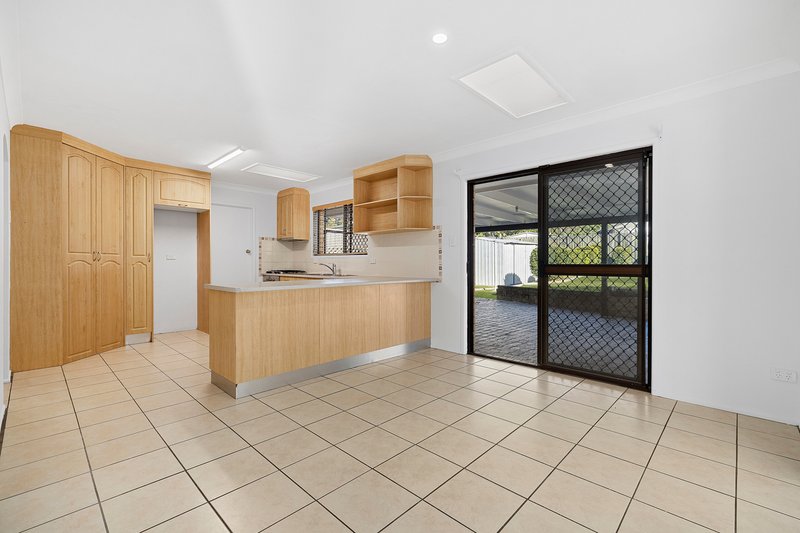 Photo - 18 Kirinya Street, Ferny Hills QLD 4055 - Image 5