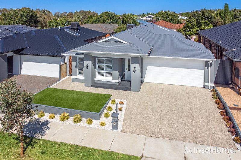 Photo - 18 Kokoda Drive, Sunbury VIC 3429 - Image