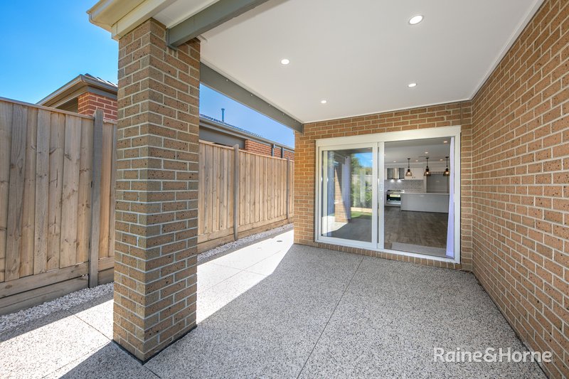 Photo - 18 Kokoda Drive, Sunbury VIC 3429 - Image 10