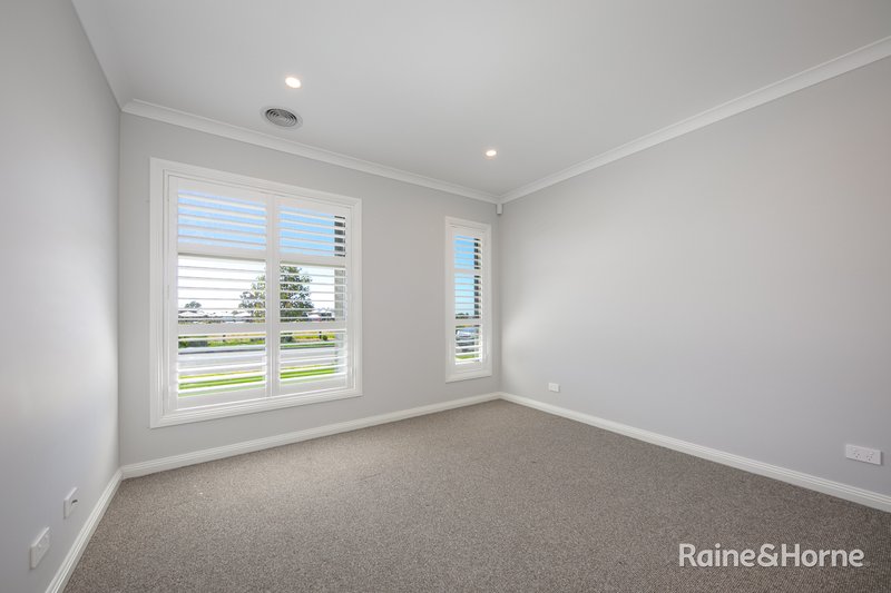 Photo - 18 Kokoda Drive, Sunbury VIC 3429 - Image 13