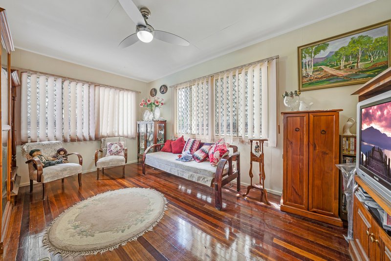 Photo - 18 Kraatz Avenue, Loganlea QLD 4131 - Image 5