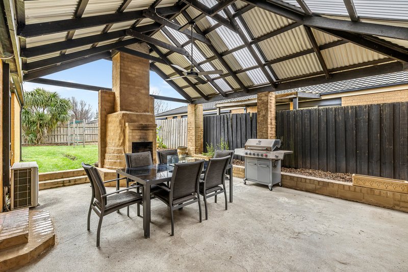 Photo - 18 Kulkami Way, Cranbourne West VIC 3977 - Image 4