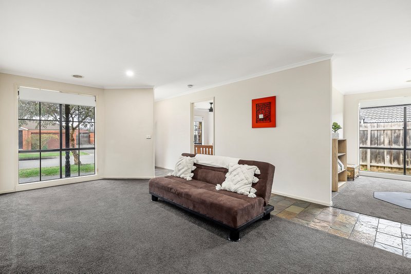 Photo - 18 Kulkami Way, Cranbourne West VIC 3977 - Image 5