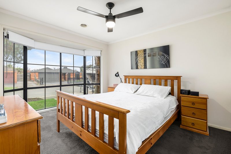 Photo - 18 Kulkami Way, Cranbourne West VIC 3977 - Image 6