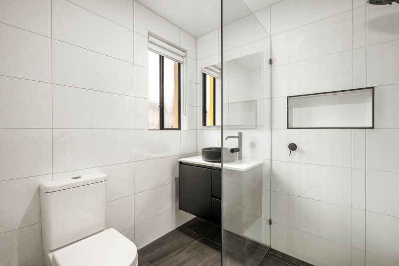 Photo - 18 Kulkami Way, Cranbourne West VIC 3977 - Image 7