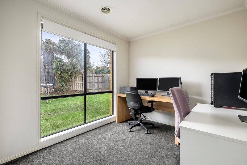 Photo - 18 Kulkami Way, Cranbourne West VIC 3977 - Image 10
