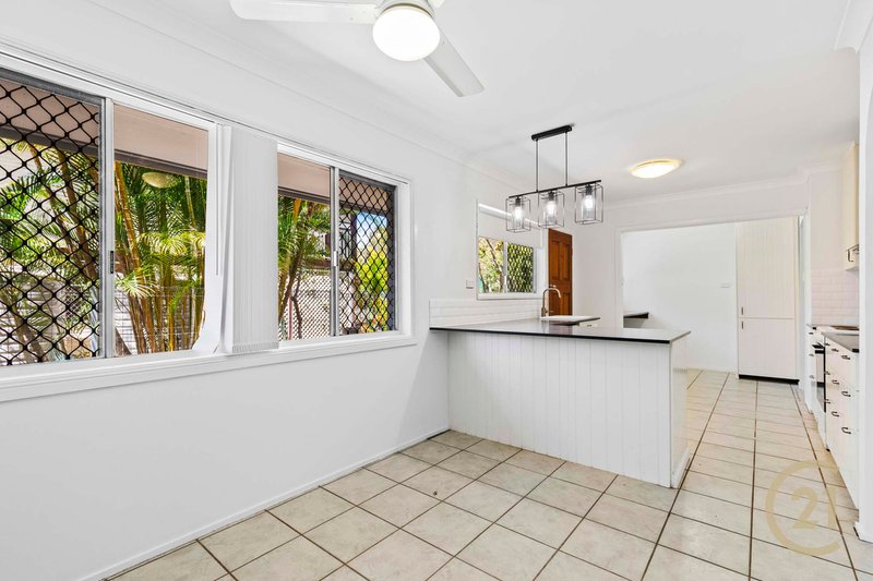 Photo - 18 Kuringal Drive, Ferny Hills QLD 4055 - Image 10