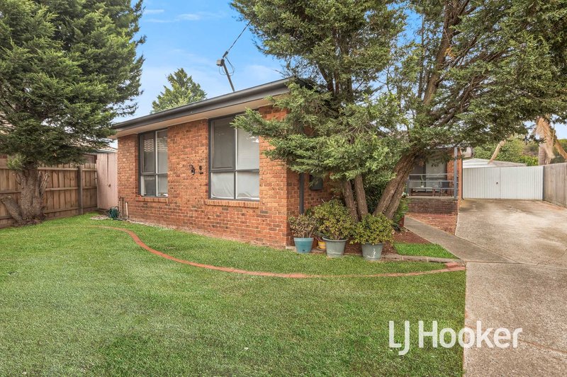 Photo - 18 Kylie Court, Hampton Park VIC 3976 - Image 2