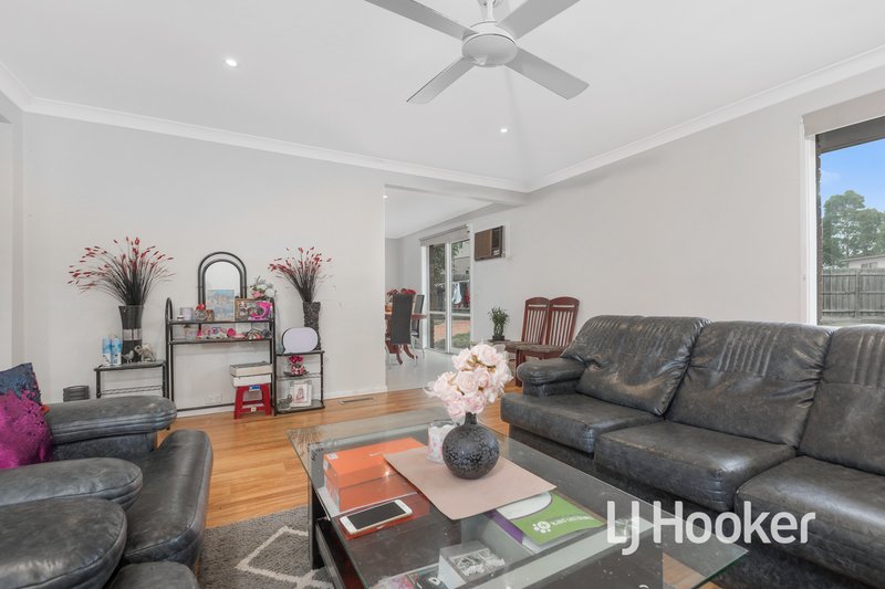 Photo - 18 Kylie Court, Hampton Park VIC 3976 - Image 7