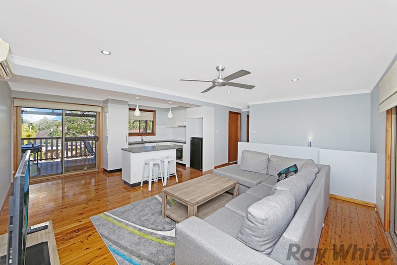 Photo - 18 Laelana Avenue, Budgewoi NSW 2262 - Image 5