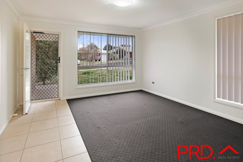 Photo - 18 Lake Place, Tamworth NSW 2340 - Image 2