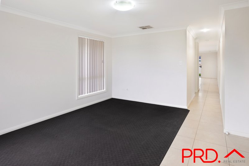 Photo - 18 Lake Place, Tamworth NSW 2340 - Image 3