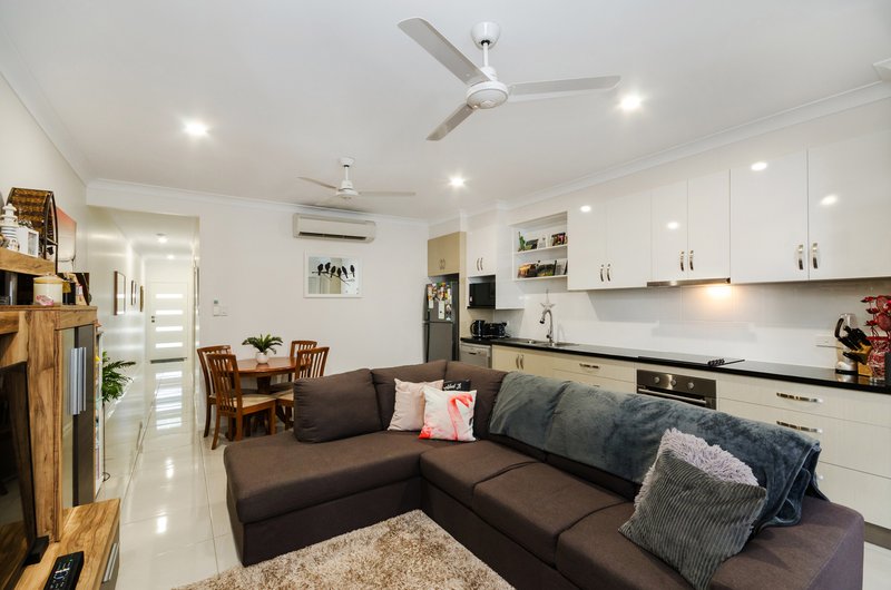 Photo - 18 Lawrie Avenue, Oonoonba QLD 4811 - Image 2