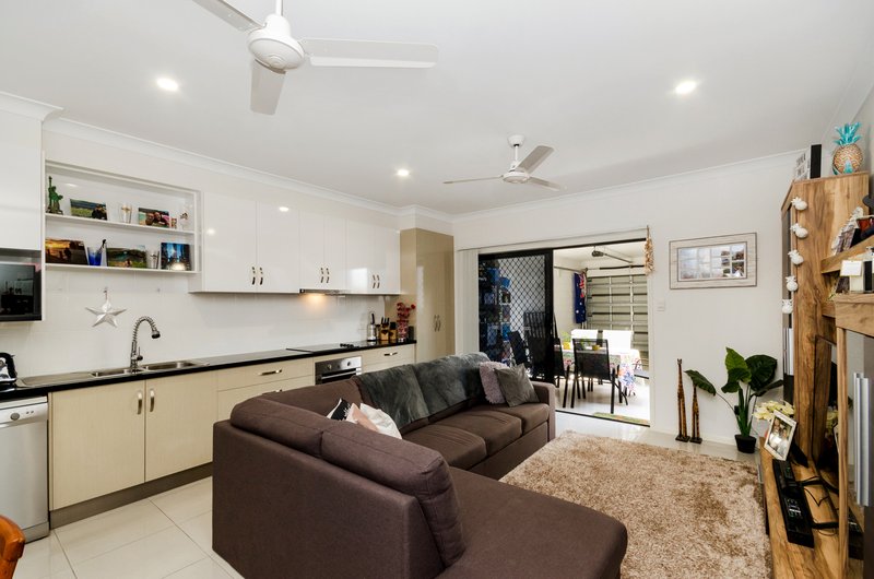 Photo - 18 Lawrie Avenue, Oonoonba QLD 4811 - Image 3