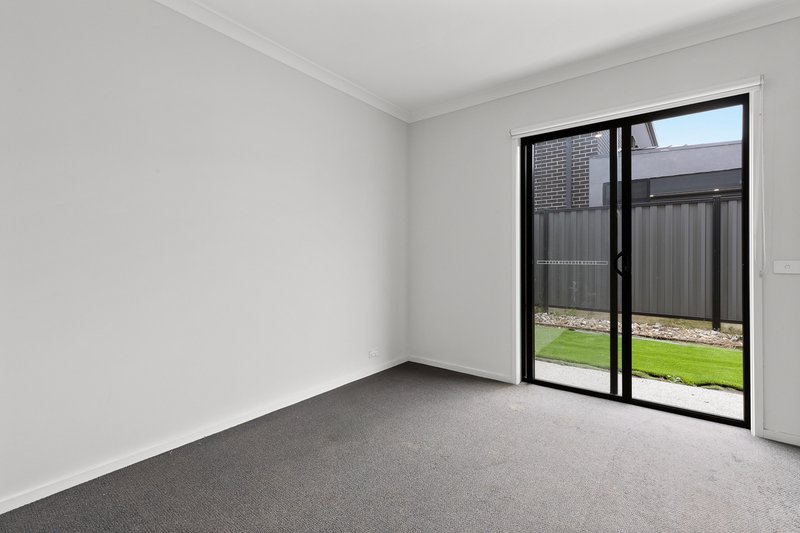 Photo - 18 Lignum Street, Craigieburn VIC 3064 - Image 7