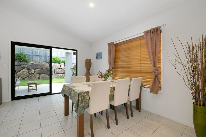 Photo - 18 Lillydale Place, Calamvale QLD 4116 - Image 6