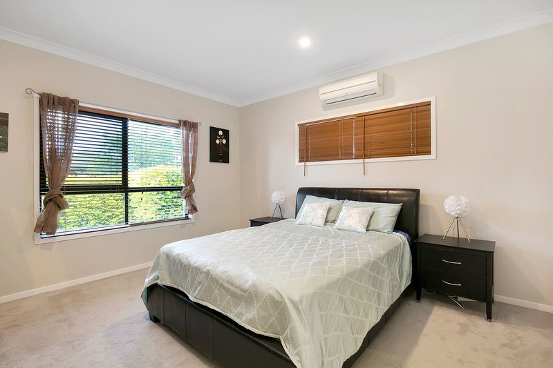 Photo - 18 Lillydale Place, Calamvale QLD 4116 - Image 9