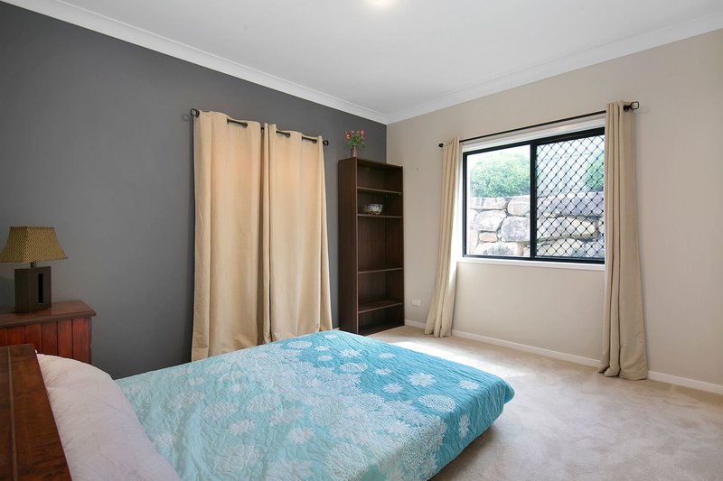 Photo - 18 Lillydale Place, Calamvale QLD 4116 - Image 11