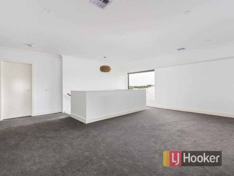 Photo - 18 Limeburner Grove, Botanic Ridge VIC 3977 - Image 6