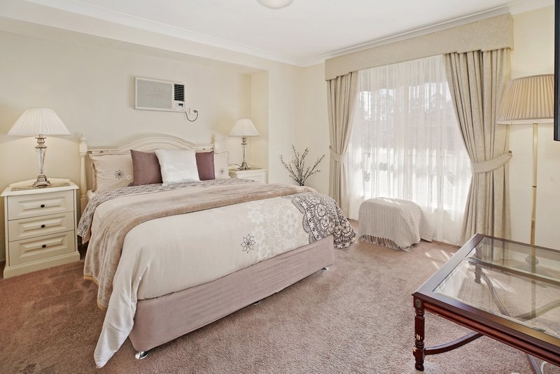 Photo - 18 Linara Circuit, Glenmore Park NSW 2745 - Image 2