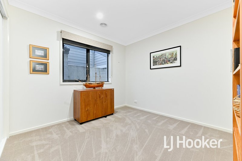 Photo - 18 Lindeman Street, Berwick VIC 3806 - Image 11