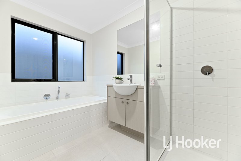 Photo - 18 Lindeman Street, Berwick VIC 3806 - Image 12