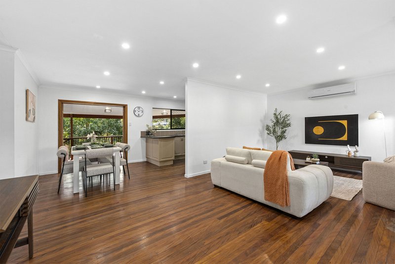 Photo - 18 Linfield Street, Mansfield QLD 4122 - Image 5