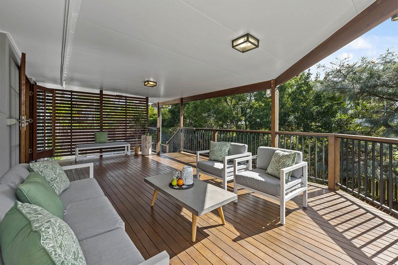 Photo - 18 Linfield Street, Mansfield QLD 4122 - Image 9